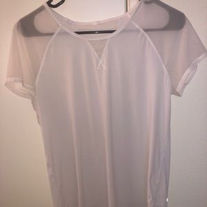 White lululemon tee